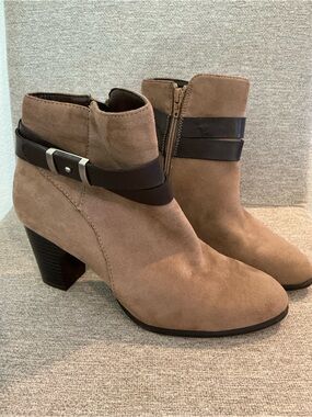#871 Giani Bernini Taupe Suede Ankle Booties with Dark Brown Strap